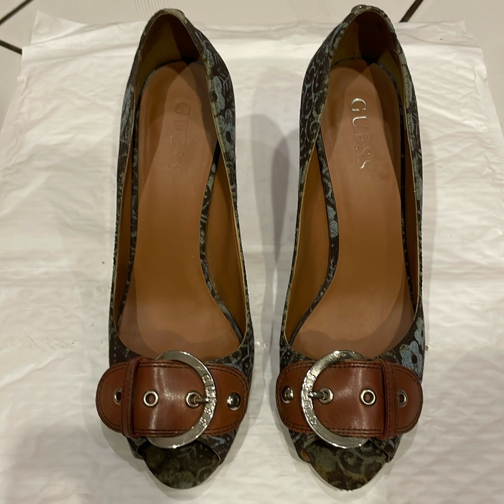 GUC Guess Blue Floral Fabric Buckle Open Toe Heels